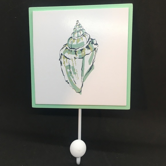 Wooden Conch Shell Print Wall Hook 9.5" x 6" - Picture 2 of 3